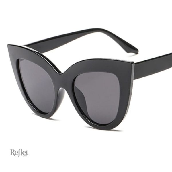 Actrice lunette de soleil au design élégant