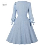 Robe colorée années 70 avec motifs floraux élégants