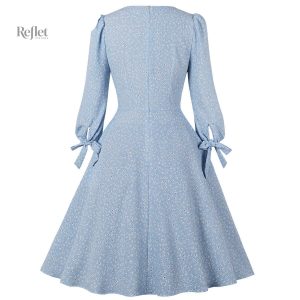 Robe colorée années 70 avec motifs floraux élégants