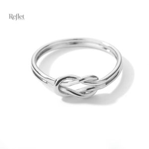 Bague vintage avec motifs classiques et finition soignée