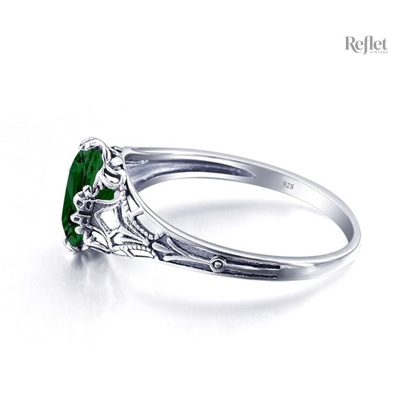 Bague vintage en argent ornée d'une gemme