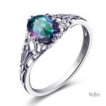 Bague en argent avec un éclat de pierre vintage