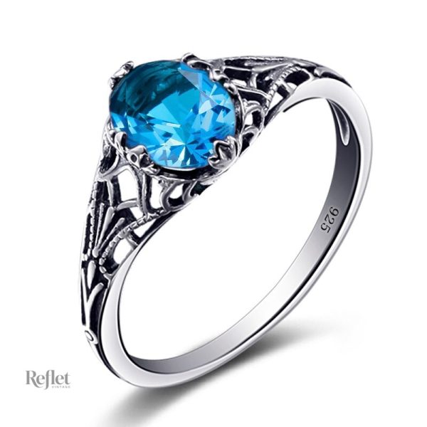 Bague ancienne en argent avec une touche moderne