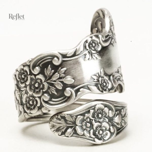 Accessoire chic, bague vintage en argent poli
