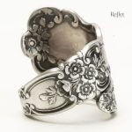 Bijou argenté vintage, finition raffinée et délicate