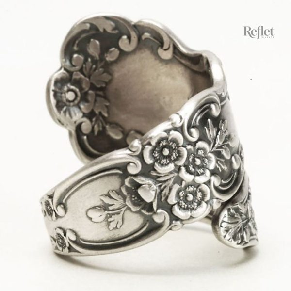 Bijou argenté vintage, finition raffinée et délicate