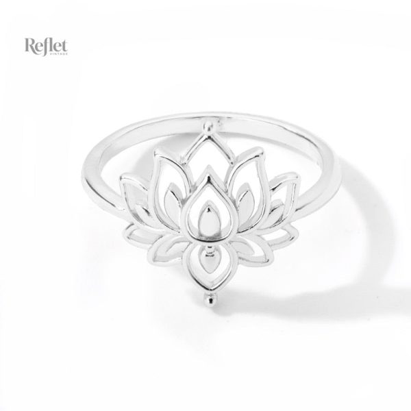 Bague rétro avec motifs délicats, style vintage unique
