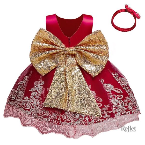 Bébé en robe de princesse, parfait pour les occasions spéciales