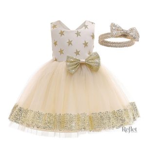 Bébé élégant avec une robe de princesse colorée