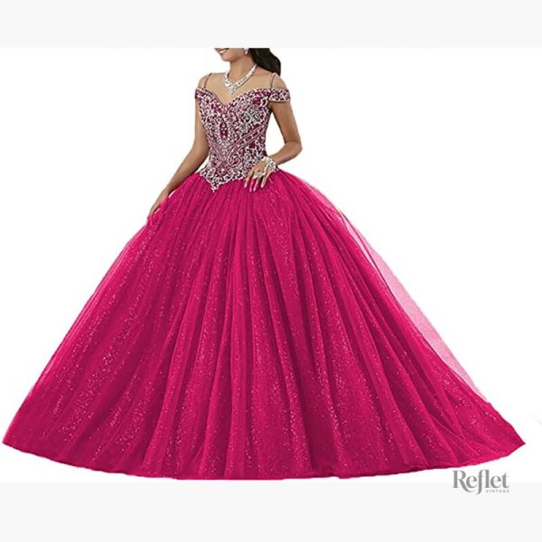 Robe princesses avec jupes évasées et détails raffinés