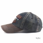 Casquette casual en jean, parfaite pour compléter une tenue décontractée