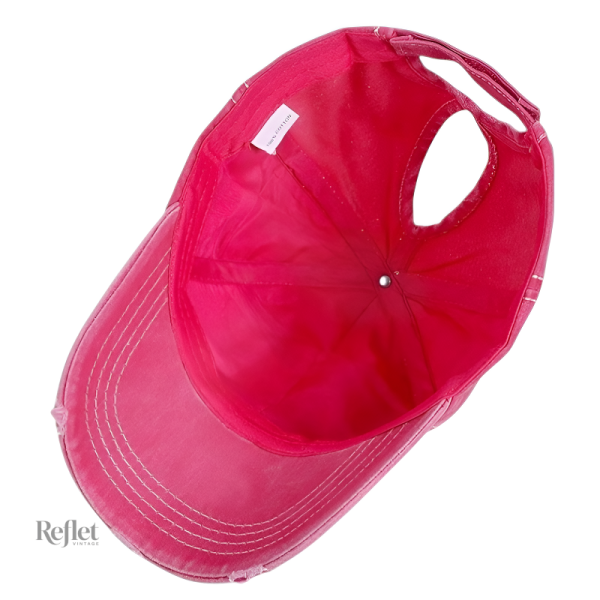 Casquette vintage rose avec visière légèrement incurvée