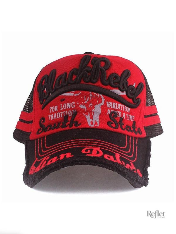 Casquette rouge au look vintage pour toutes les occasions