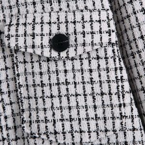 Chemise noire à carreaux pour un style rétro