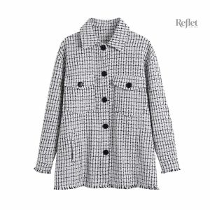Vêtement femme en carreaux noirs au look vintage