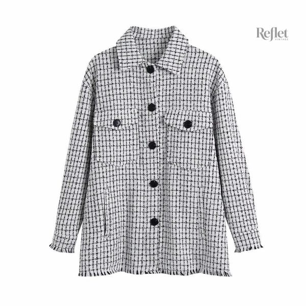 Vêtement femme en carreaux noirs au look vintage