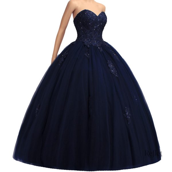 grande-robe-bleu-fonce-de-princess-1 Robe de princesse bleu foncé élégante et majestueuse