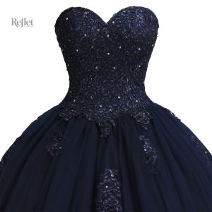 Vêtement pour fille, grande robe bleu foncé avec volants
