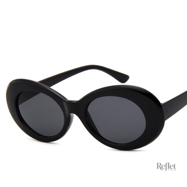 Lunettes de soleil avec un design rétro féminin