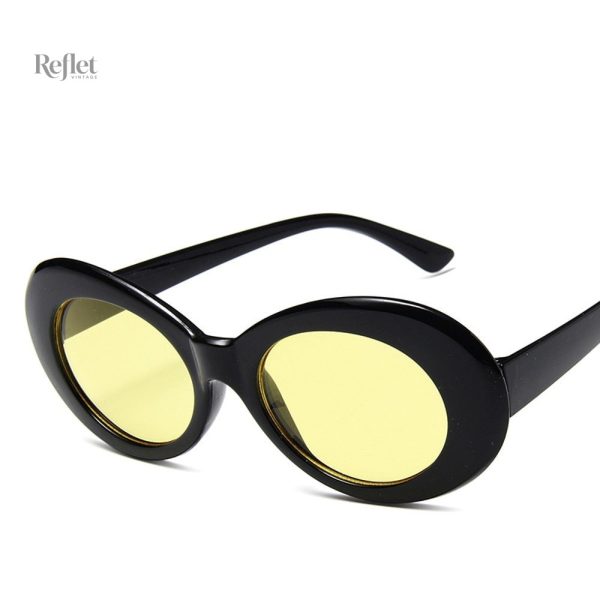 Accessoire tendance : lunettes de soleil vintage blanches