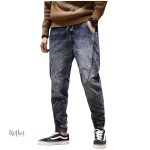 Jean vintage homme avec une coupe intemporelle et décontractée.