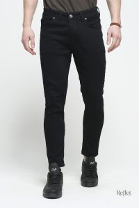 Pantalon en jean vintage gris, essentiel pour une garde-robe masculine