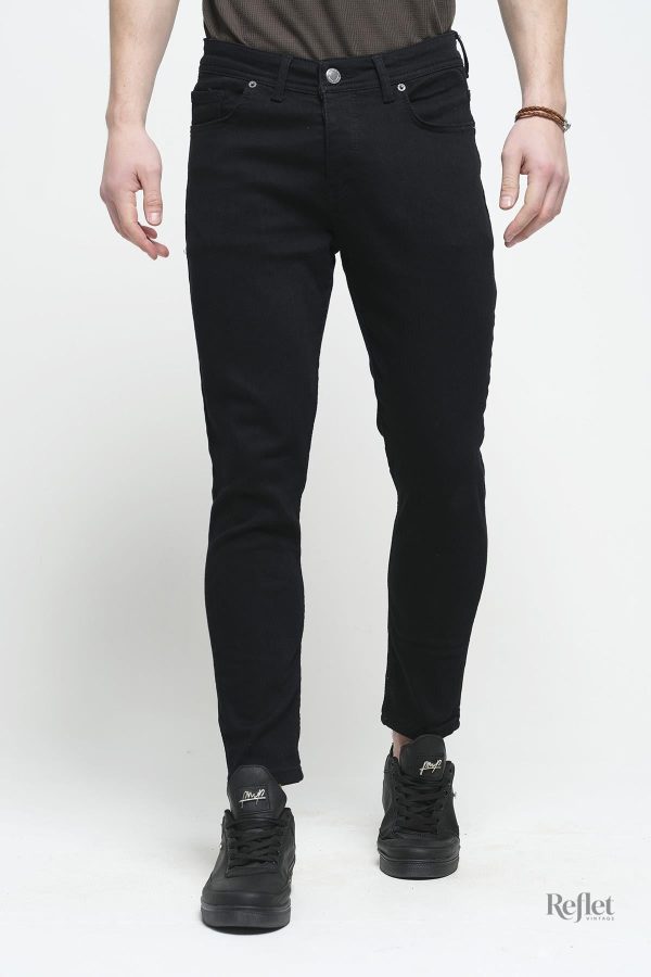 Pantalon en jean vintage gris, essentiel pour une garde-robe masculine