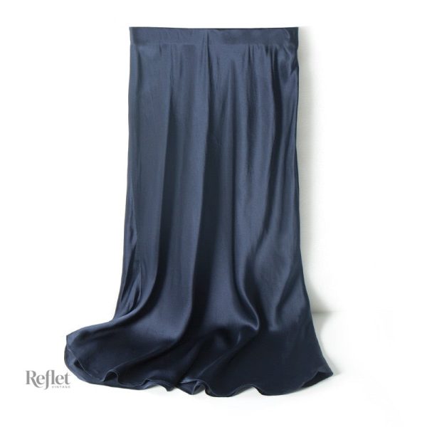 Style années 60, jupe blanche décontractée