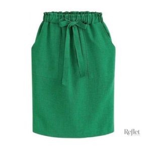 Modèle de jupe courte inspiré des années 60