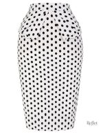 Jupe blanche, silhouette vintage classique