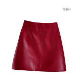 Jupe courte en cuir, look vintage chic