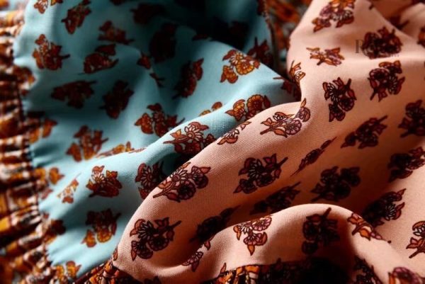 Modèle de jupe vintage avec imprimé fleuri