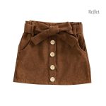 Mode rétro avec cette mini jupe, parfaite pour sortir