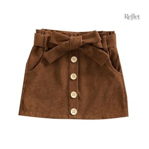 Mode rétro avec cette mini jupe, parfaite pour sortir
