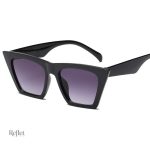 Style vintage avec lunettes de soleil blanches