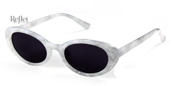 Style rétro avec des lunettes de soleil pour l'été