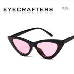 Élégantes lunettes de soleil vintage à portée de main
