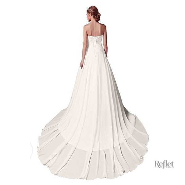 Robe de mariée en dentelle, coupe classique et raffinée