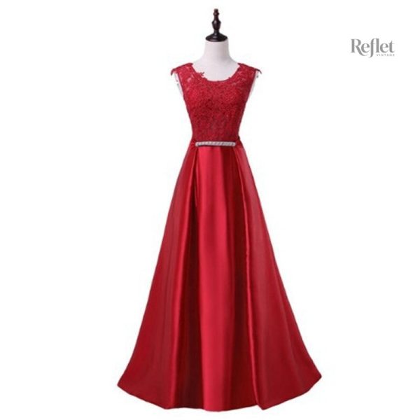 Robe festive femme, idéale pour occasions spéciales
