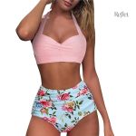 Costume de bain avec design floral rétro