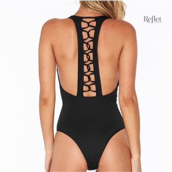 Maillot de bain noir rétro pour un look classique