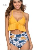 Maillot rétro chic pour une allure estivale