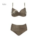 Maillot de bain rouge style vintage pour une allure chic