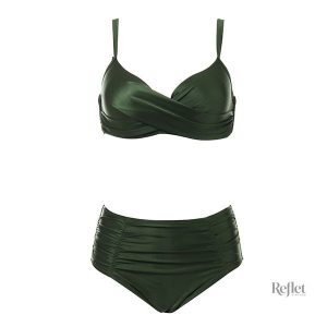 Maillot de bain rétro en rouge, parfait pour l'été
