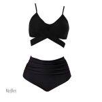Modèle classique de maillot de bain en violet