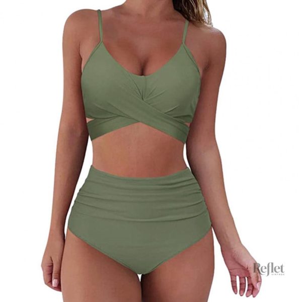 Style vintage avec un maillot violet chic