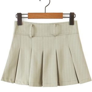 Jupe courte style années 70, look vintage