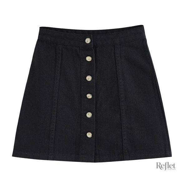 Jupe courte inspirée des années 70, look vintage et tendance