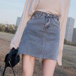 Jupe courte vintage années 70, look décontracté