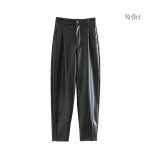 Pantalon vintage en cuir avec coupe féminine